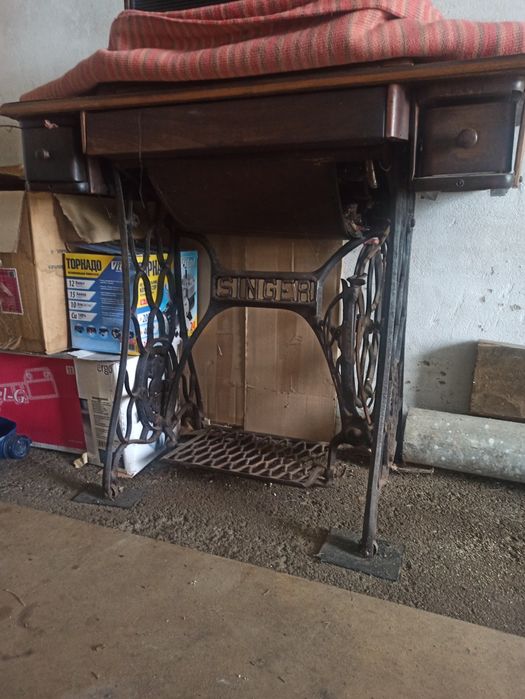 Старовинна  швейна машина ножна Singer оригінал