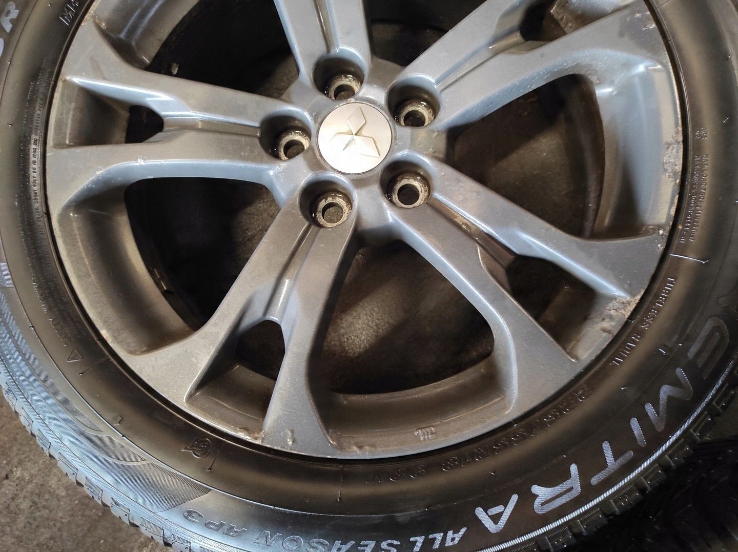 MITSUBISHI OUTLANDER III FELGI ALUMINIOWE 18 KOŁA 225/55 R18 CAŁOROCZNE