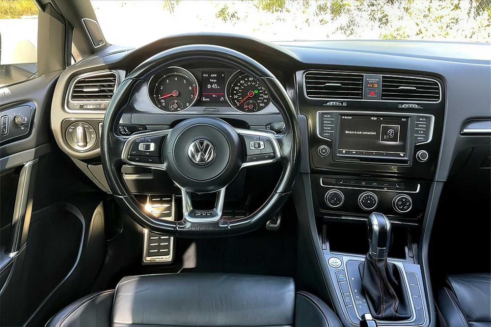 Volkswagen Golf      2017