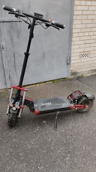 Електросамокат Giant Outlander M11