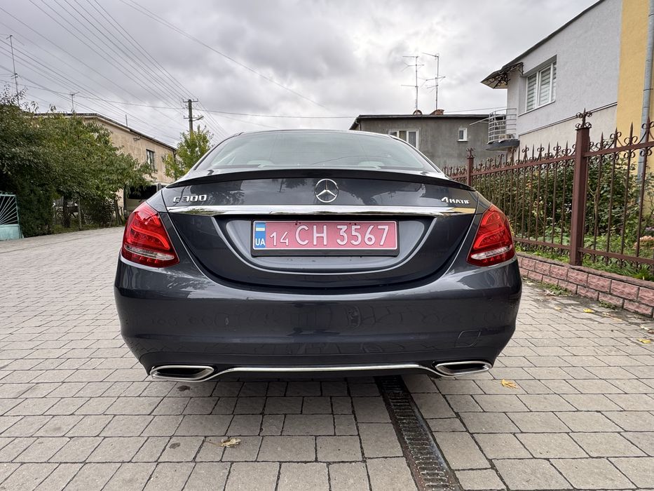 Продам мерседес С300 4matic 2016 рік