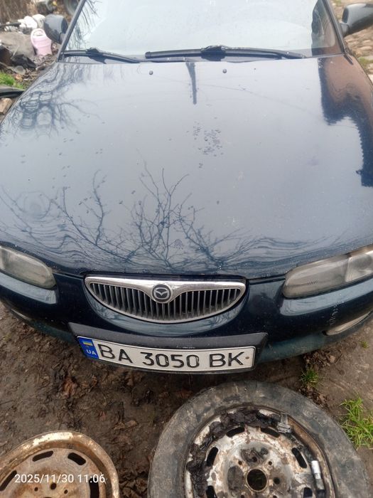 Автомобіль Mazda Xedos 6.