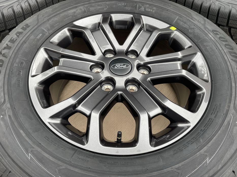 Диски Ford Ranger, VW Amarok R18 оригінал з зимовими шинами