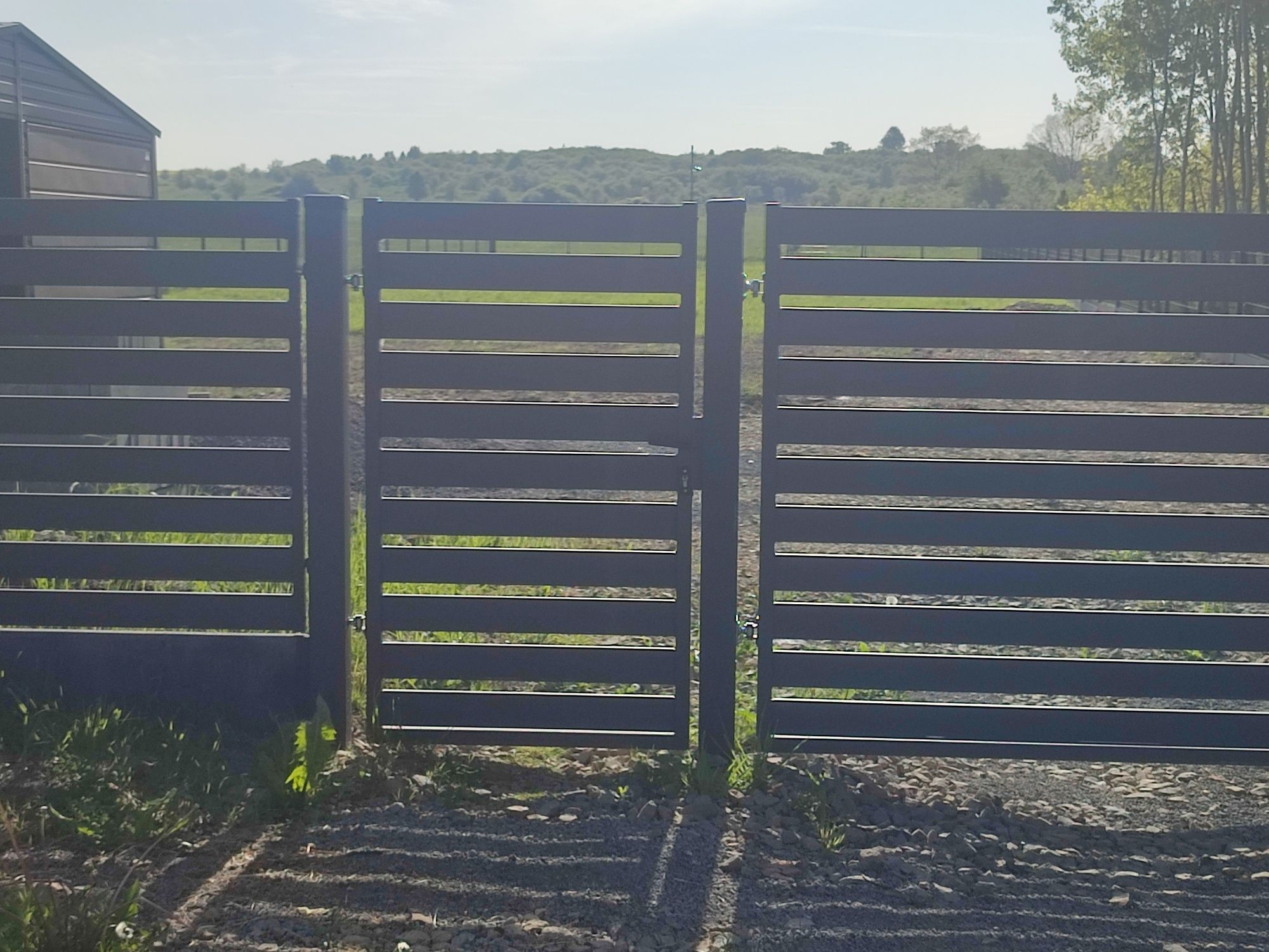 Bramy palisadowe panelowe nowoczesne przesuwne skrzydłowe przęsła