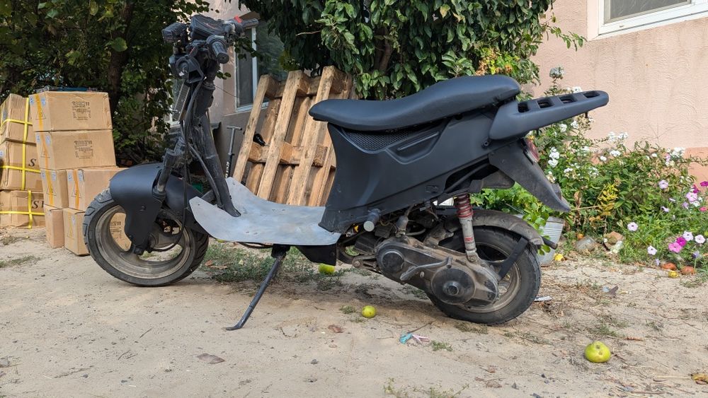 Скутер Suzuki 65cc 2х местный