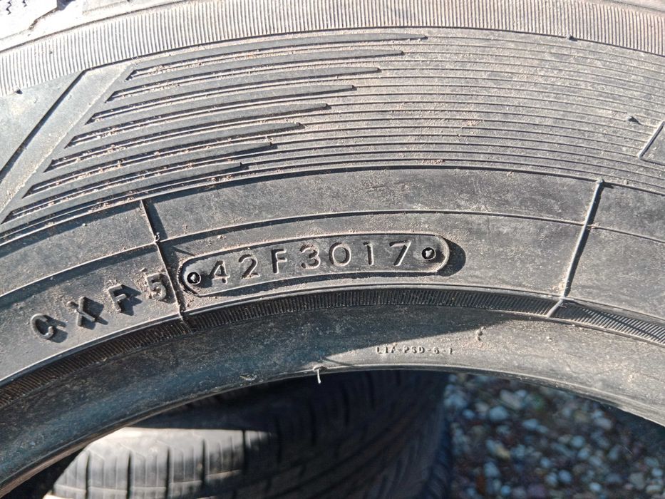 Opona używana 225/65R17 Toyo Snowprox S954 SUV 1szt.