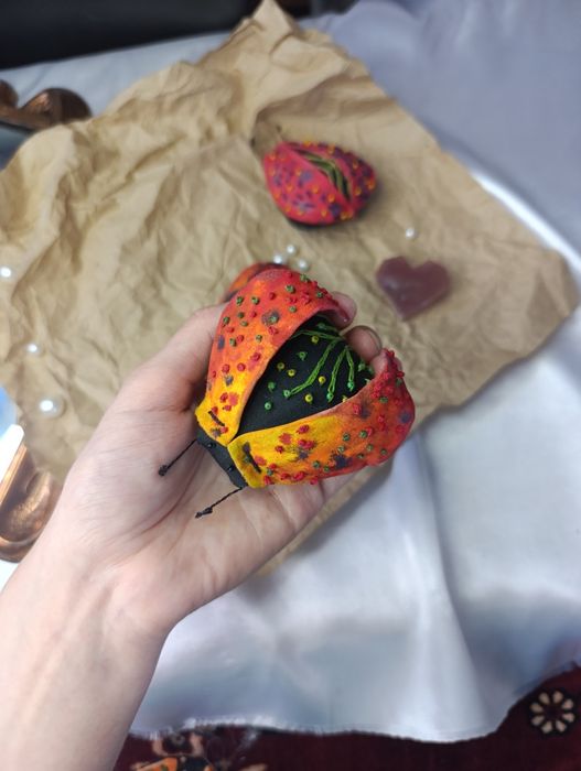 Текстильна фігурка божої корівки, декор для інтер'єру