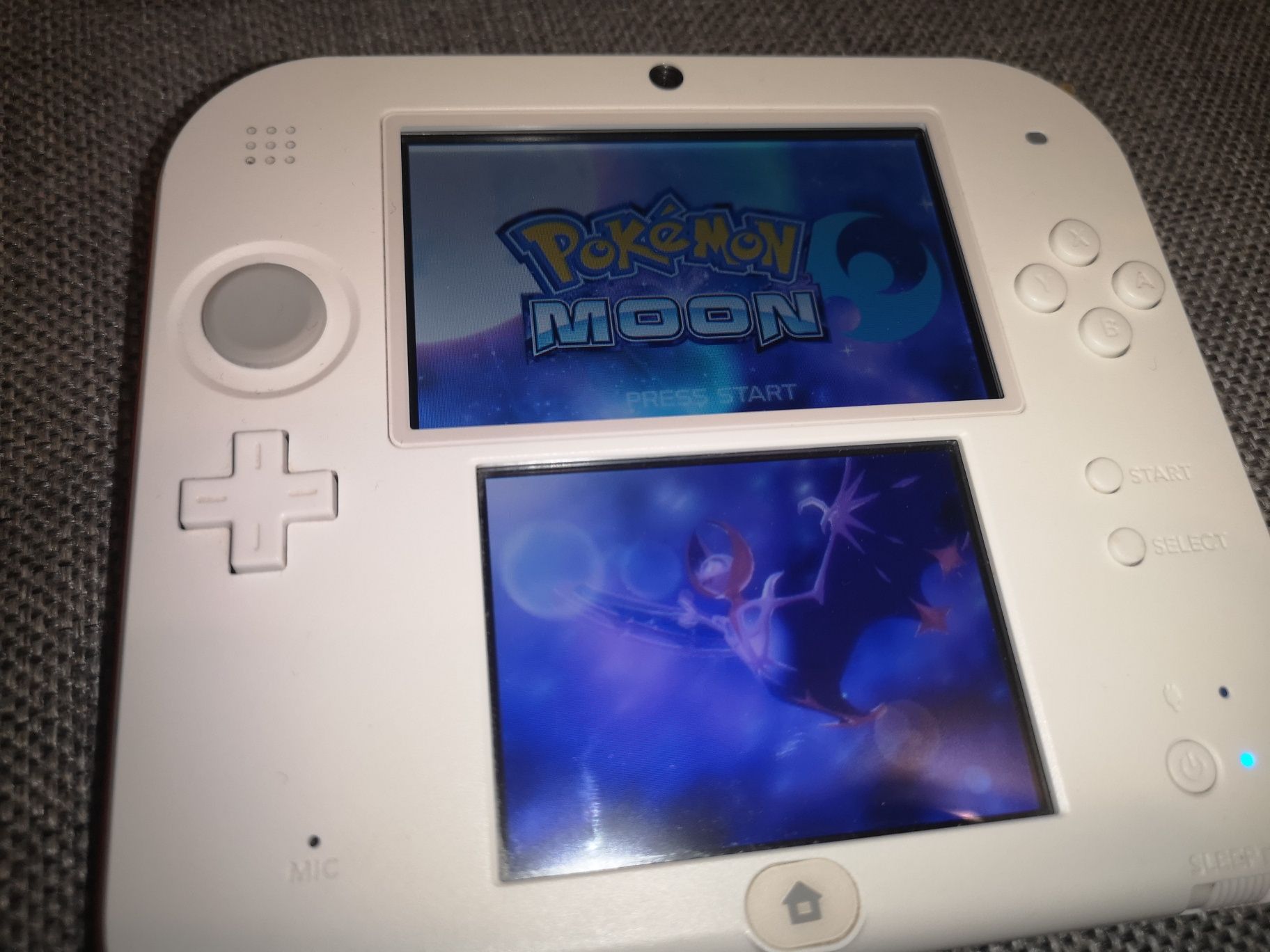 Konsola NINTENDO 2DS + Pokemon Moon na karcie  (sklep gwarancja)
