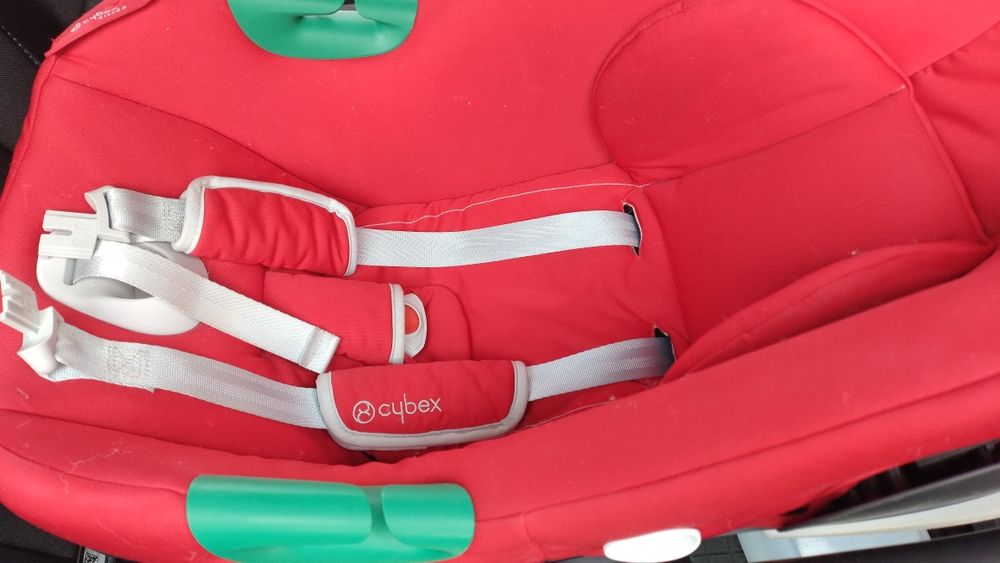 Fotelik samochodowy Cybex + baza