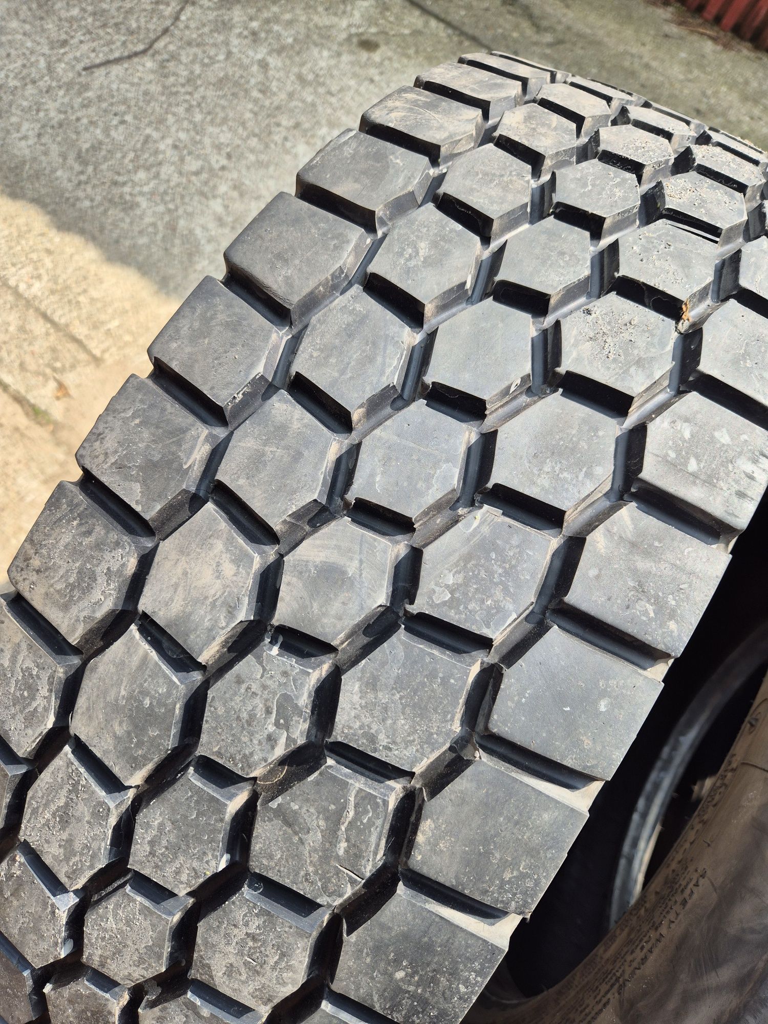 Opony 265/70r19.5