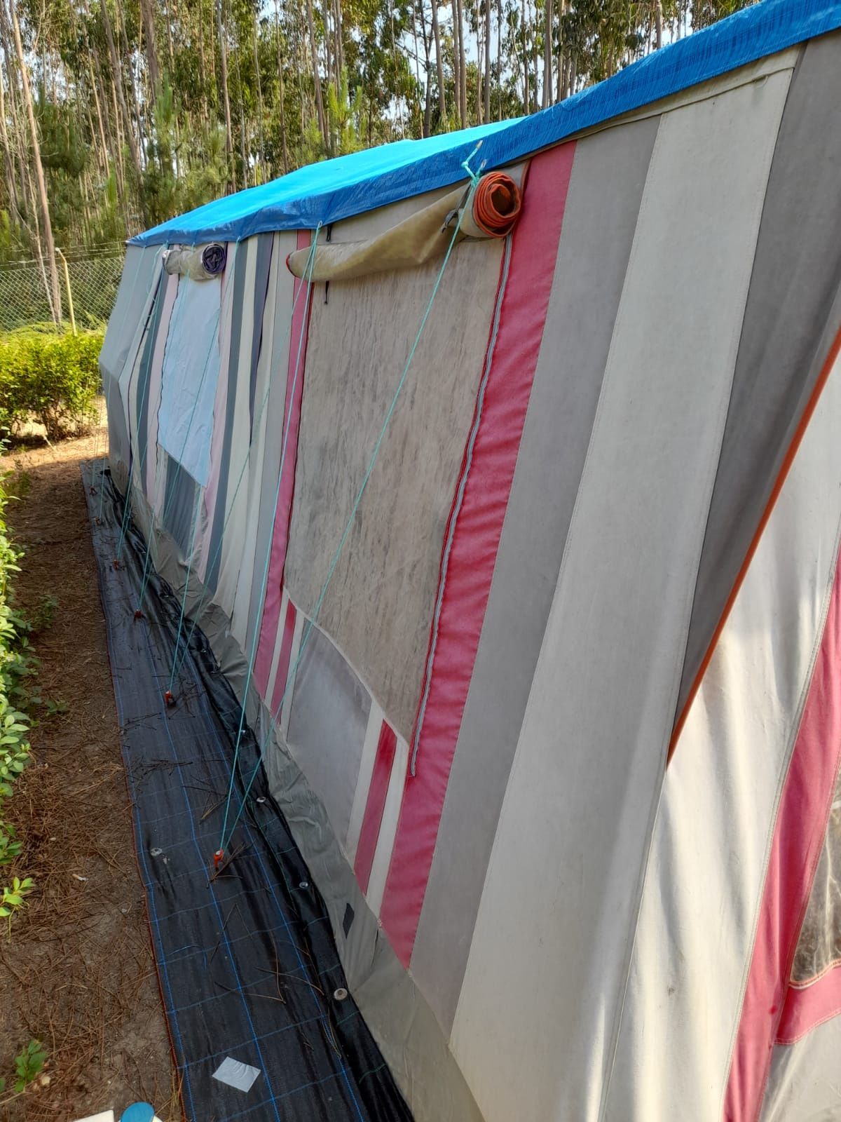 Atrelado tenda com recheio