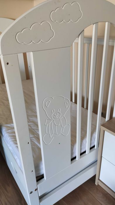 łóżeczko dziecięce w bardzo dobrym stanie+gratisy