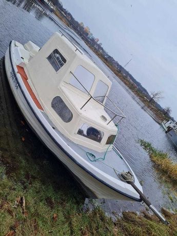 Łódź, łódka turystyczna kabinowa