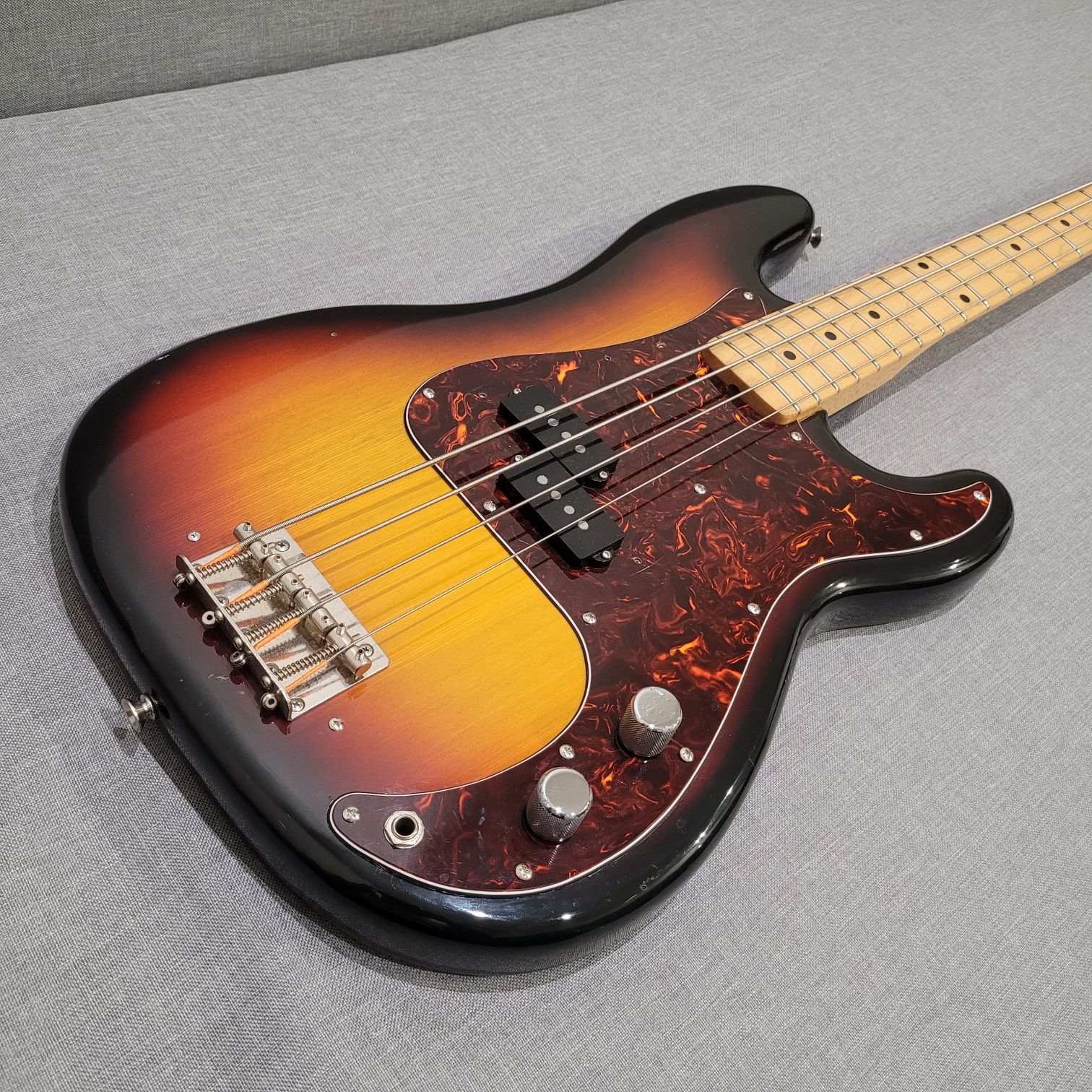 El Maya Artist Model Precision Bass Japan