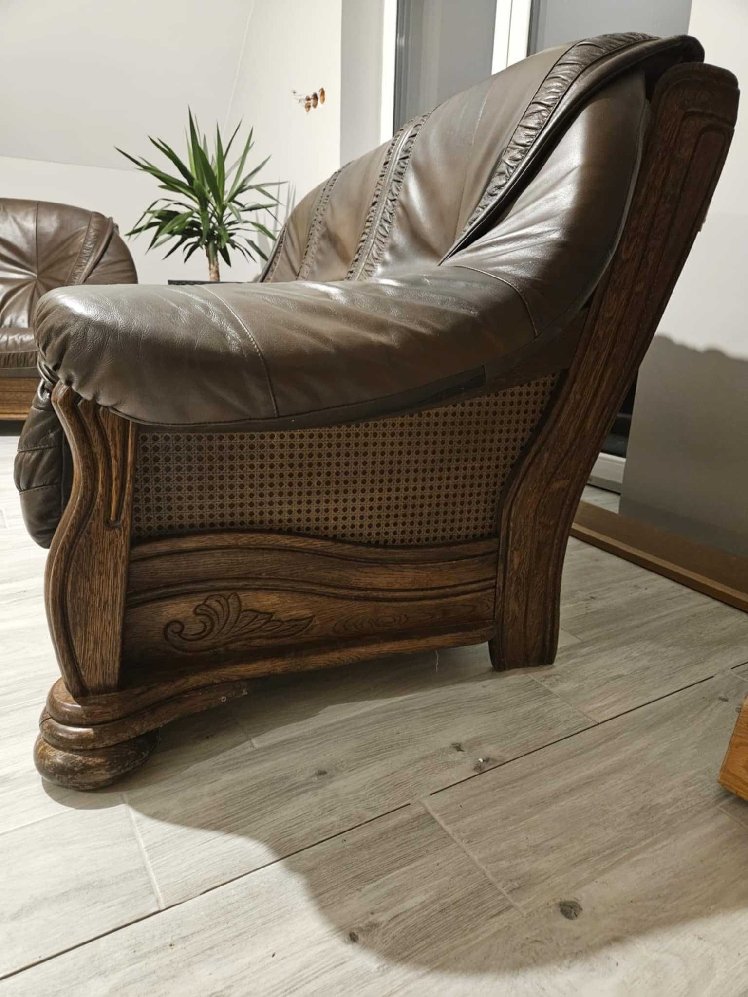 Piękny zestaw skórzany na dębowym stelażu 3+2
