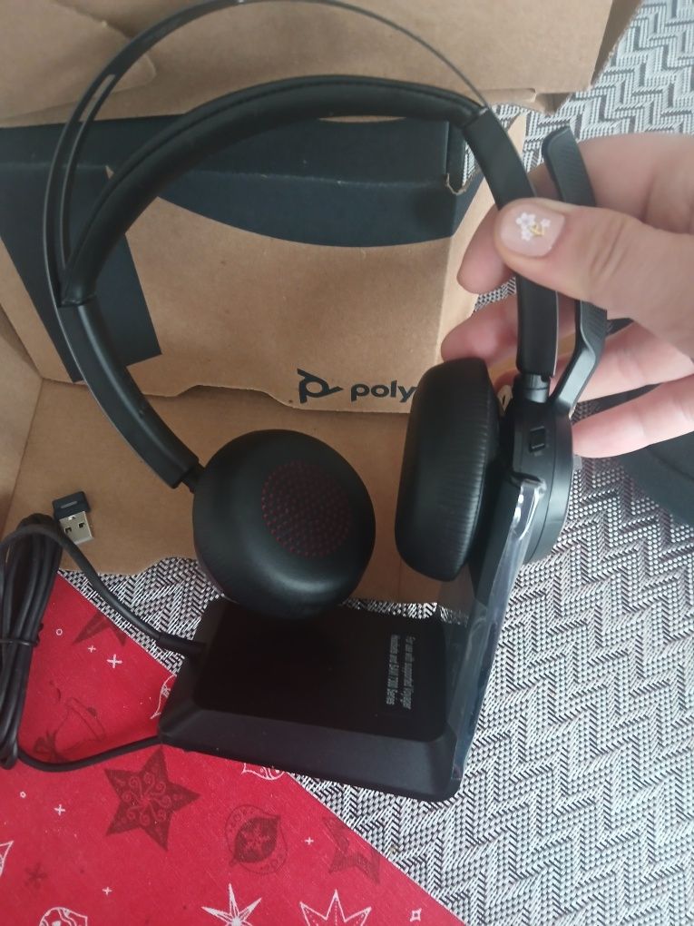 Profesjonalne Słuchawki na Bluetooth nauszne POLY Voyager Focus