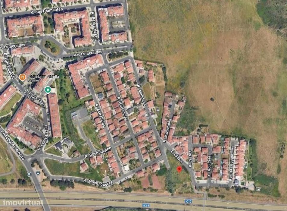 Terreno com Projeto Aprovado - Condomínio de 8 Moradias no Arneiro, Ca