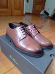 Sapatos clássicos como novos