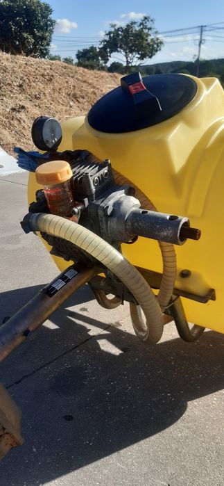 Motocultivador Bertolini Lombardini pulverizador