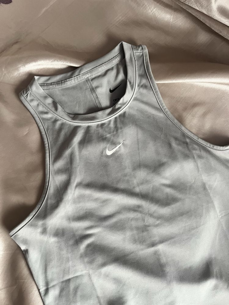 Спортивна Майка Nike жіноча