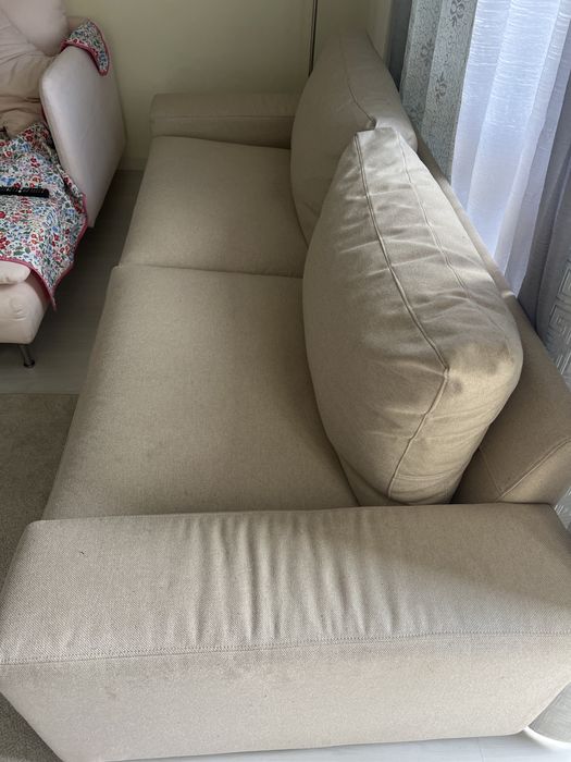 Sofa robusto e confortavel