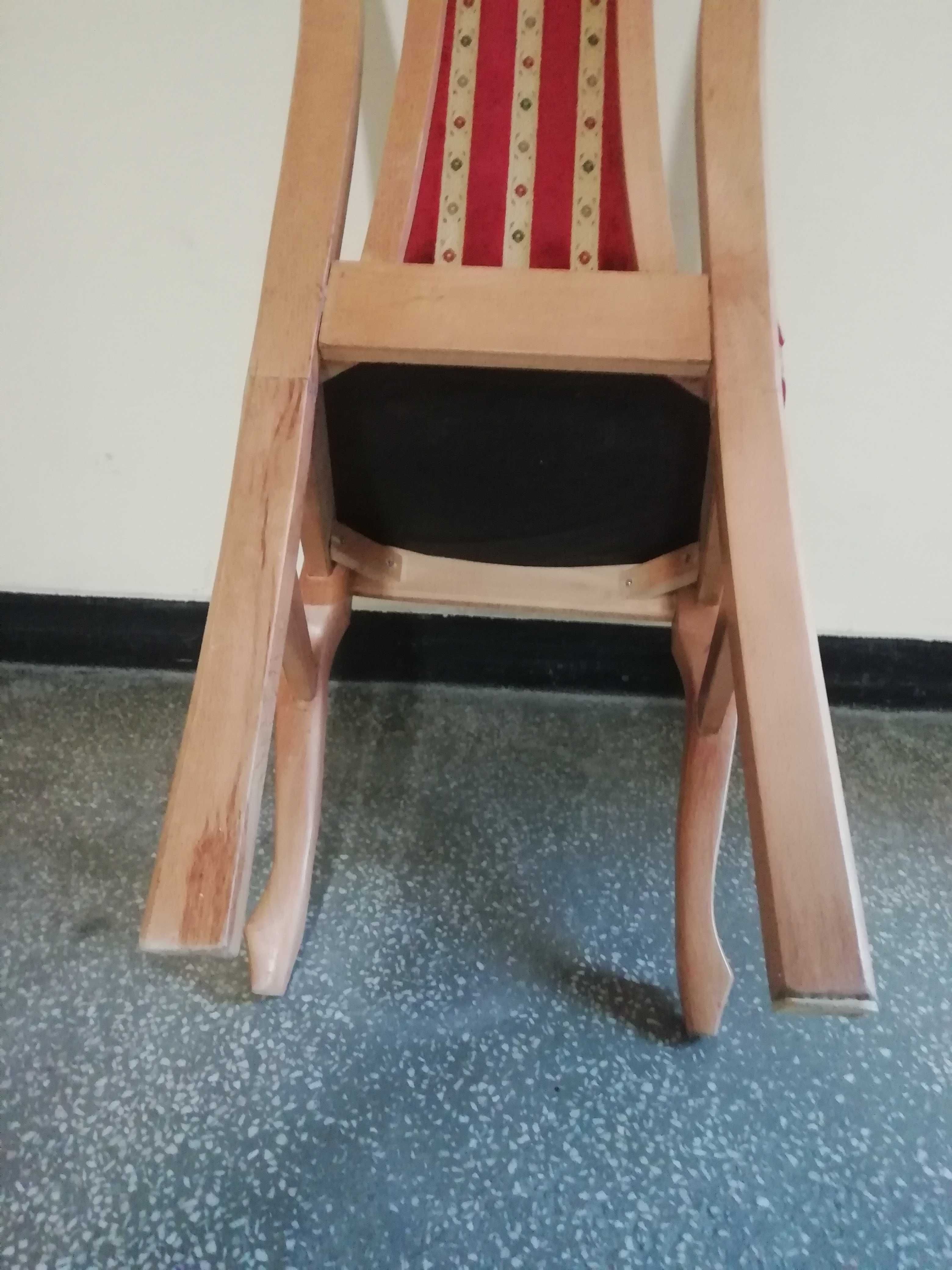 krzesło tapicerowane  produkcji  Fabryki Mebli Stylowych.