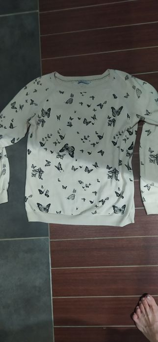 Sweterek motyle kremowy
