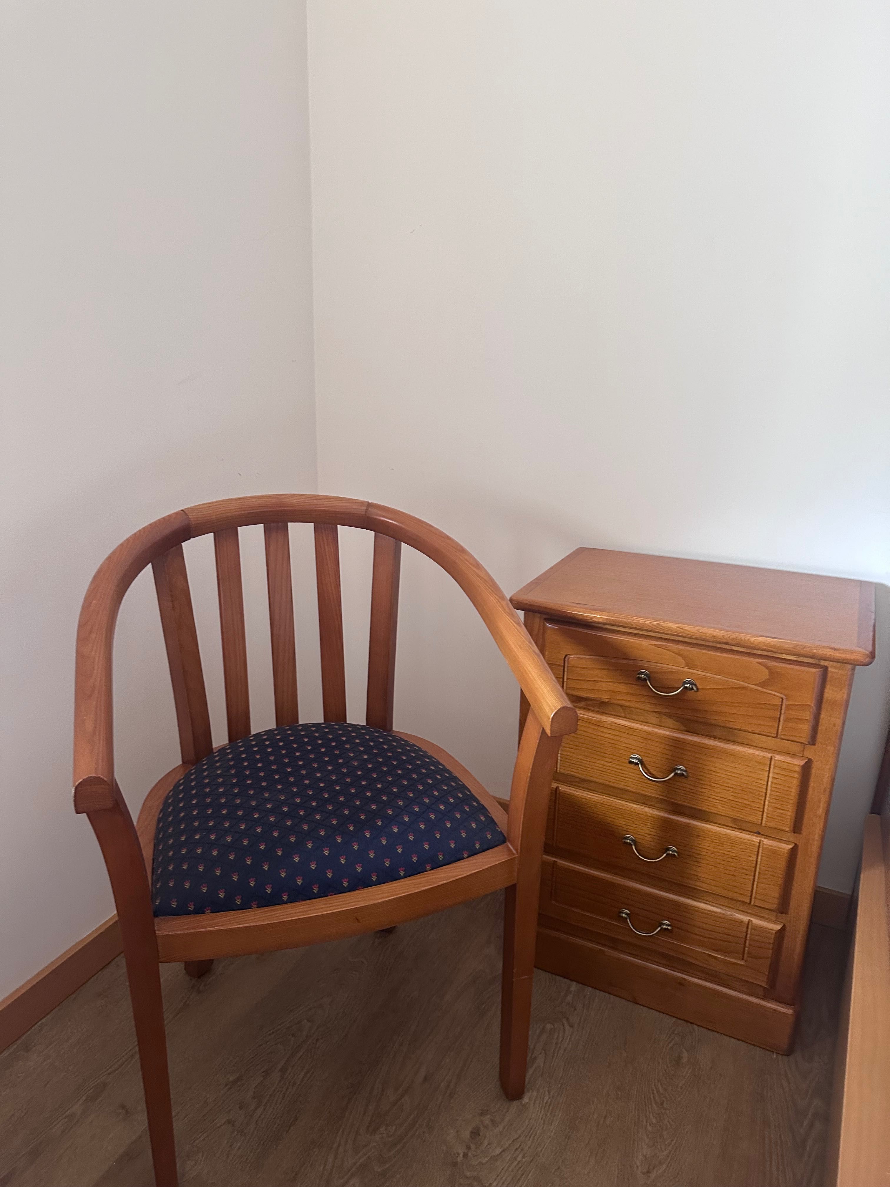 Quarto completo em madeira