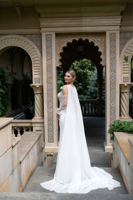 Весільна шикарна сукня