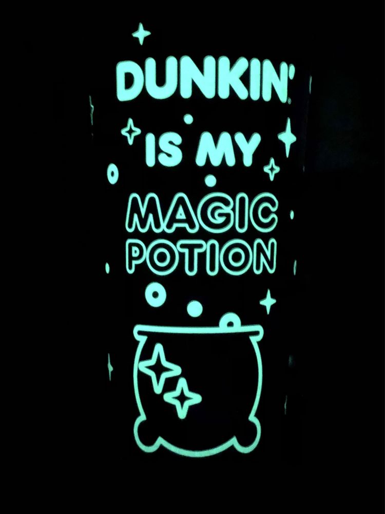 Świecący termo kubek z USA DUNKIN is My Magic Potion 2024 glow 650 ml