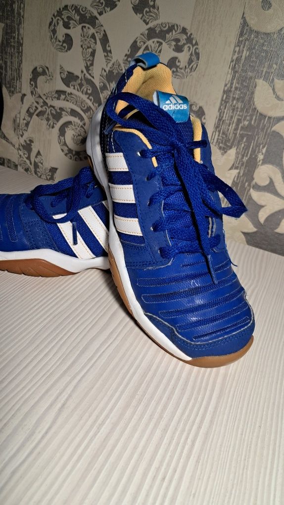 Кросівки adidas 35р