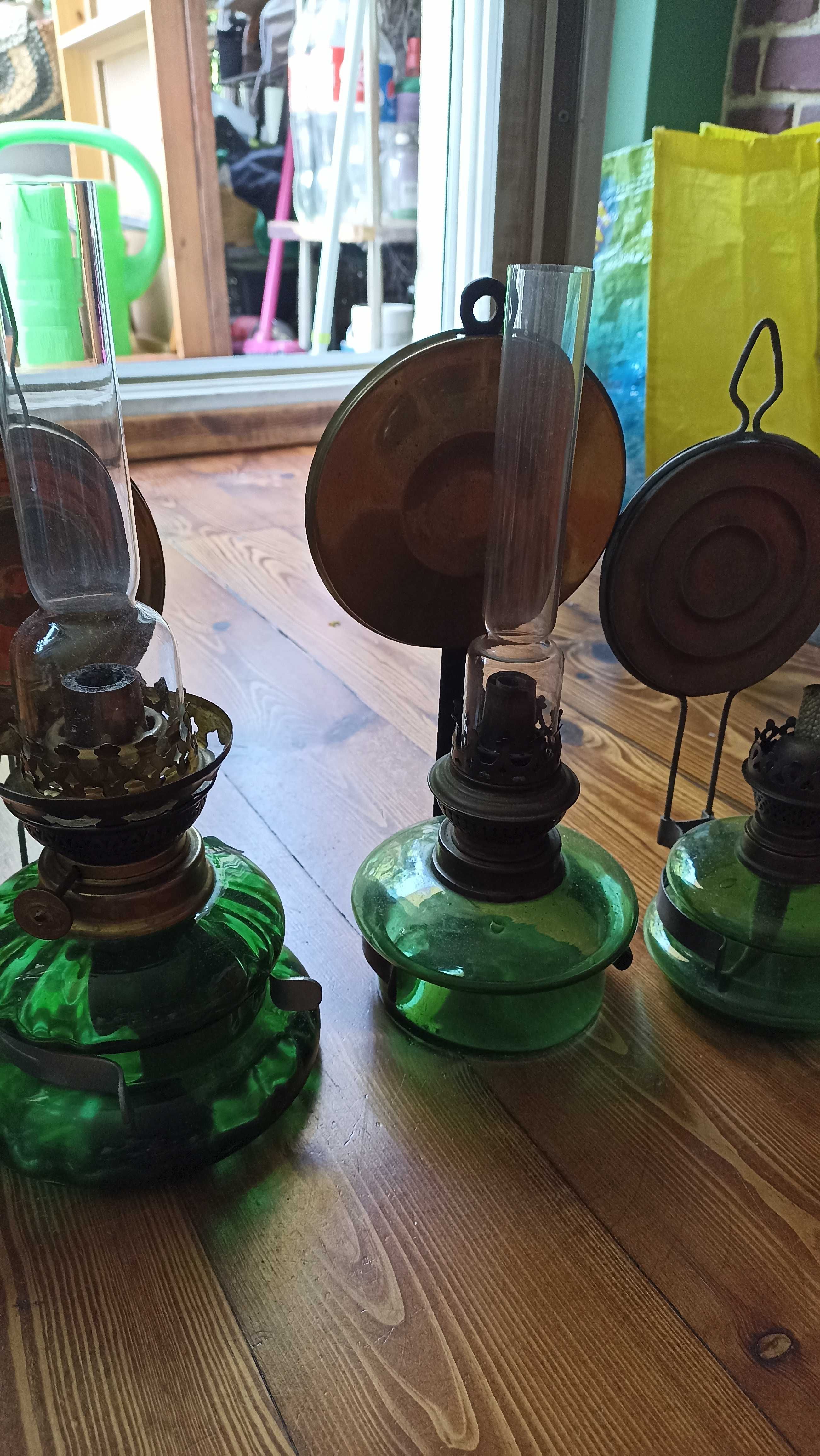 Kolekcja starych używanych lamp