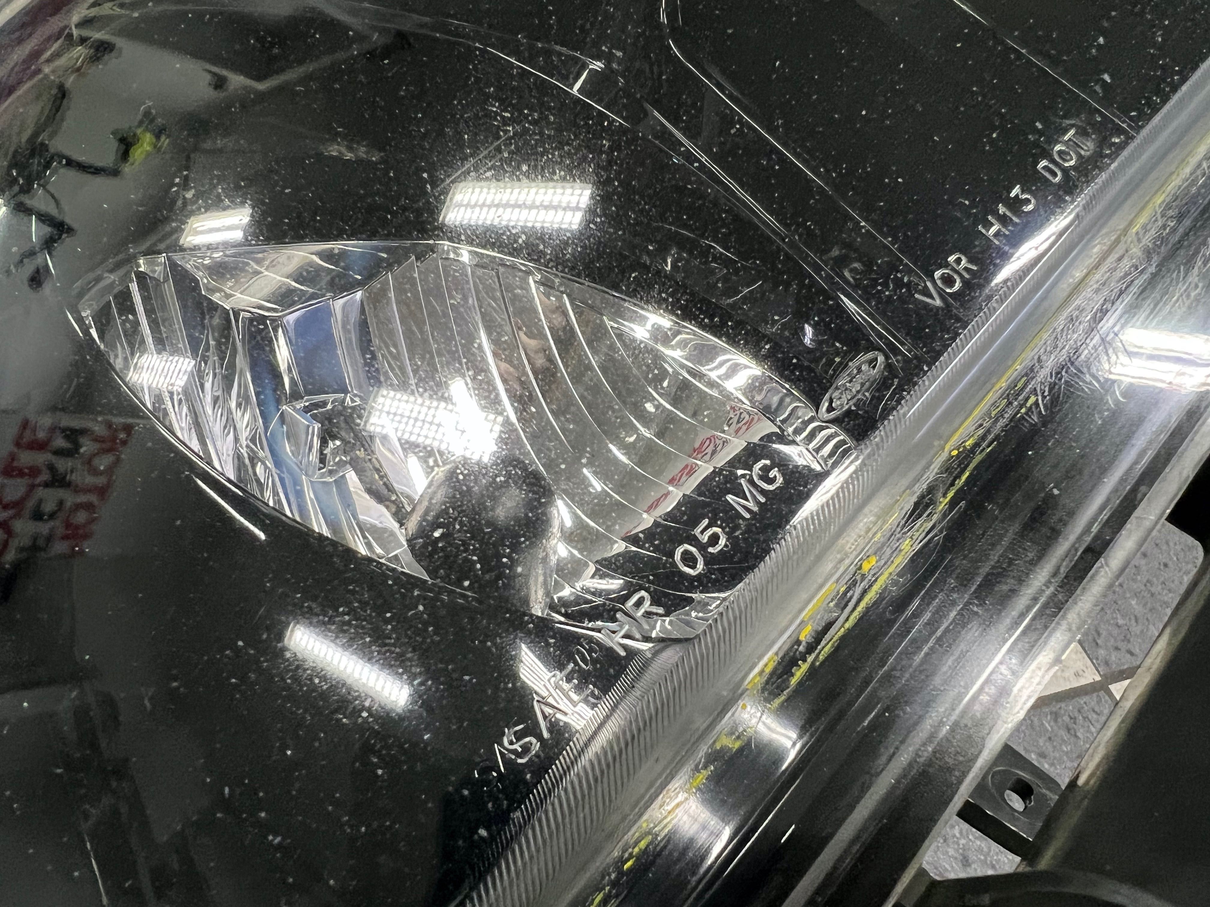 FORD Mustang 05-09 lampa przednia przód prawa oryginał