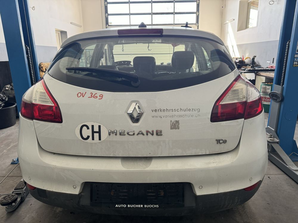 Кришка багажника бампер задній Megane 3 Хетчбек