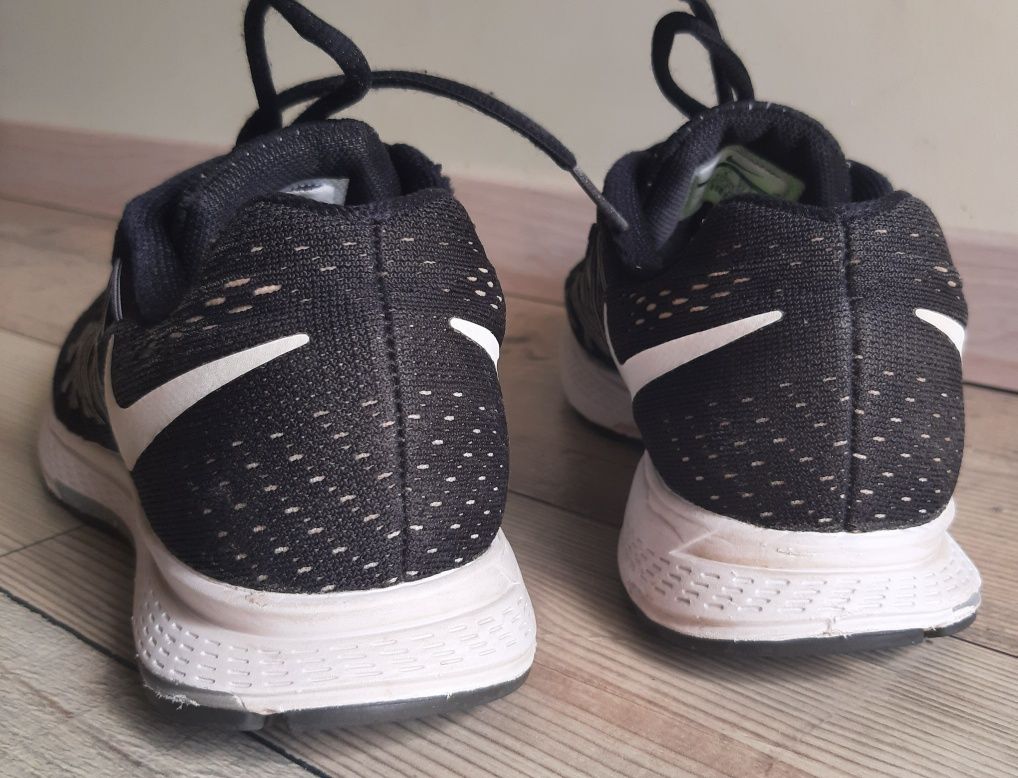 Кросівки NIKE (р.37,5)