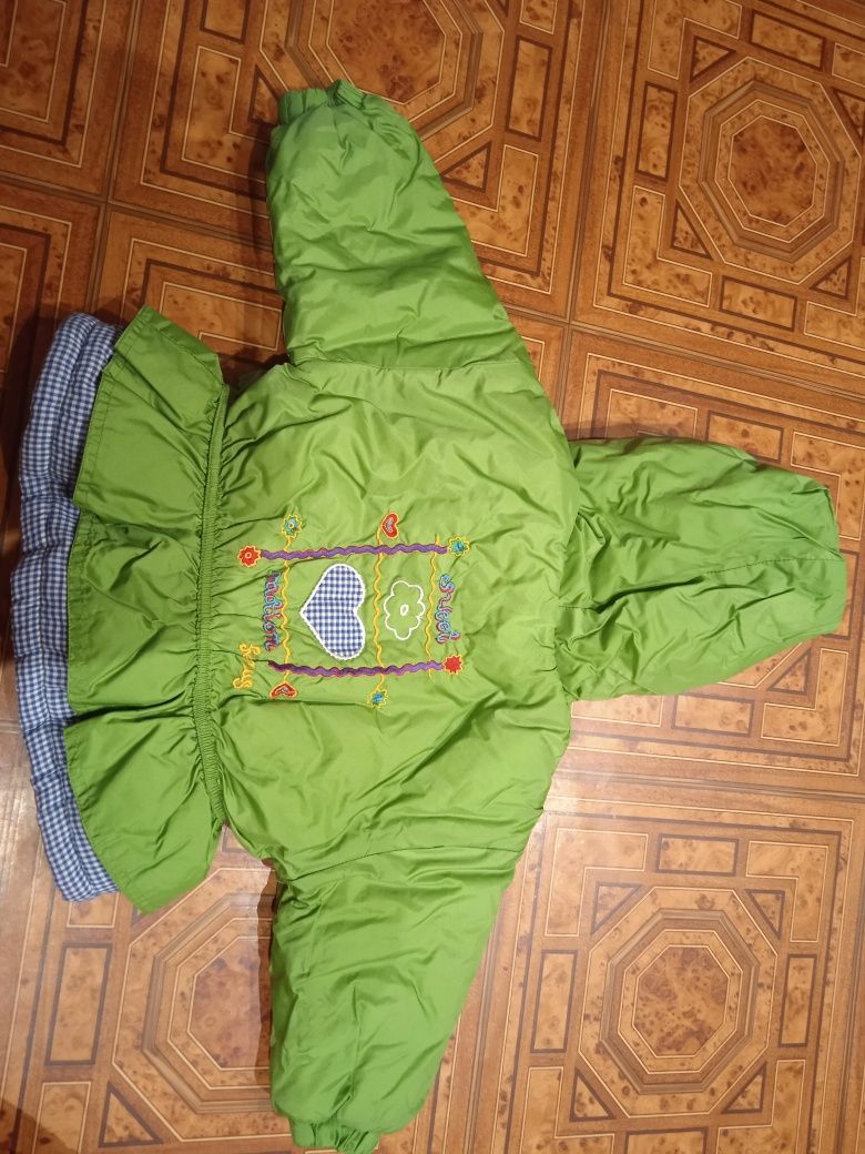 Śliczna zielona kurtka zimowa dla dziewczynki w r. 92/96.