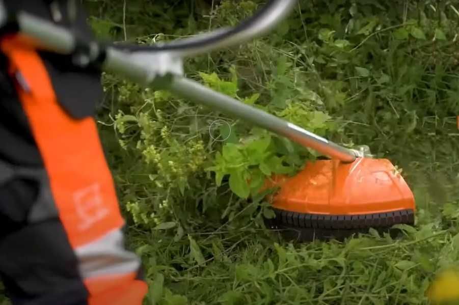 Mocna kosa spalinowa STIHL FS 235 2,1 KM do dużych terenów wynajem