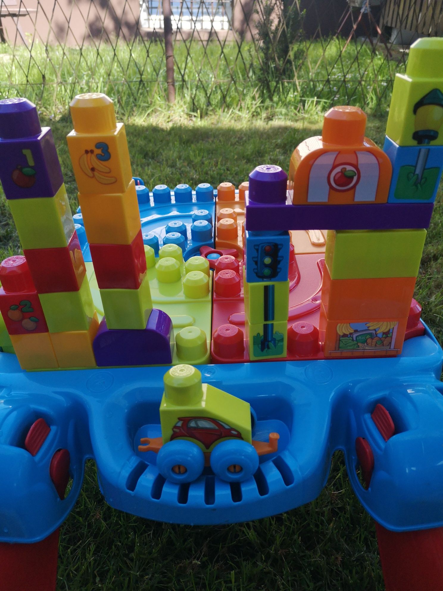 Fisher price mega bloks stolik z klockami