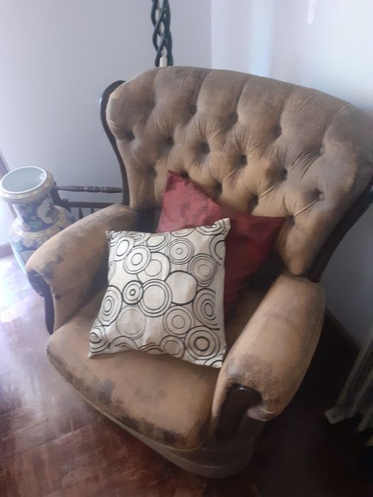 Conjunto de sofá cama e dois individuais