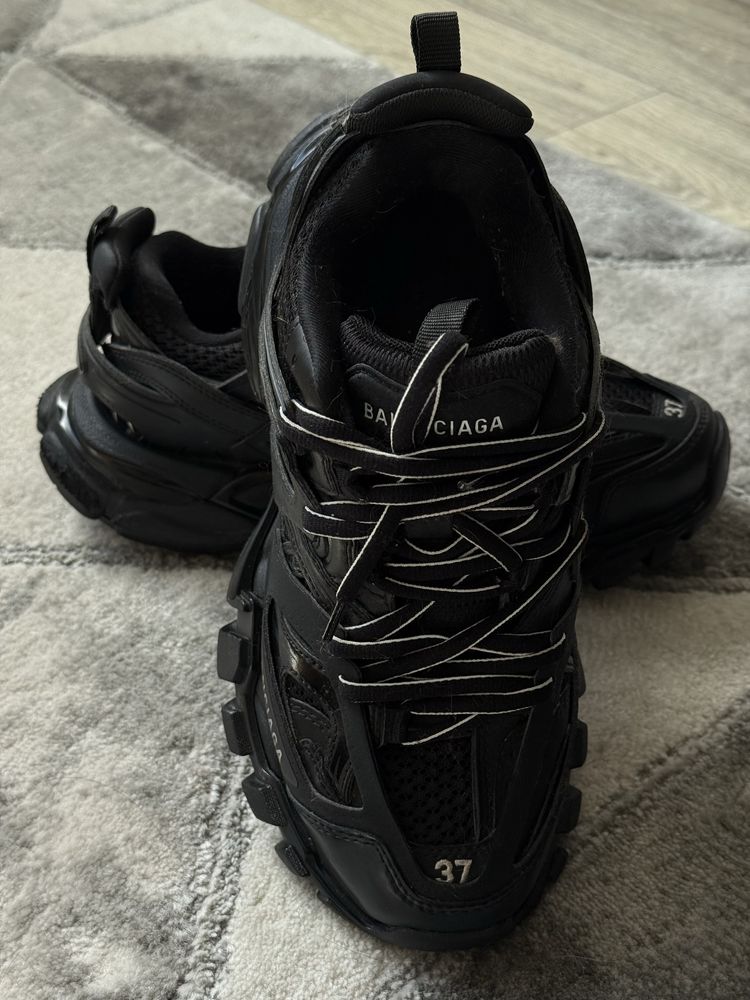 Balenciaga track black