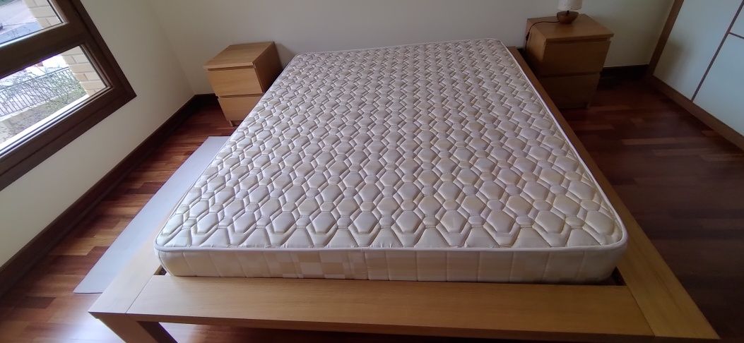 Conjunto Cama de casal 1.60M x 2,00M com mesas de cabeçeira