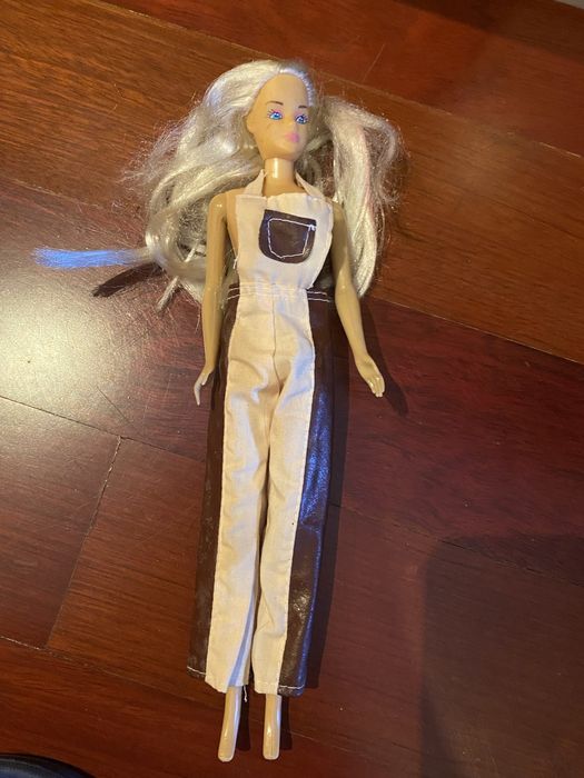 Barbie boneca usada