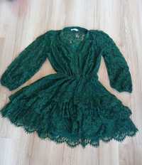 Zielona krótka koronkowa sukienka z falbabkami Reserved XS
