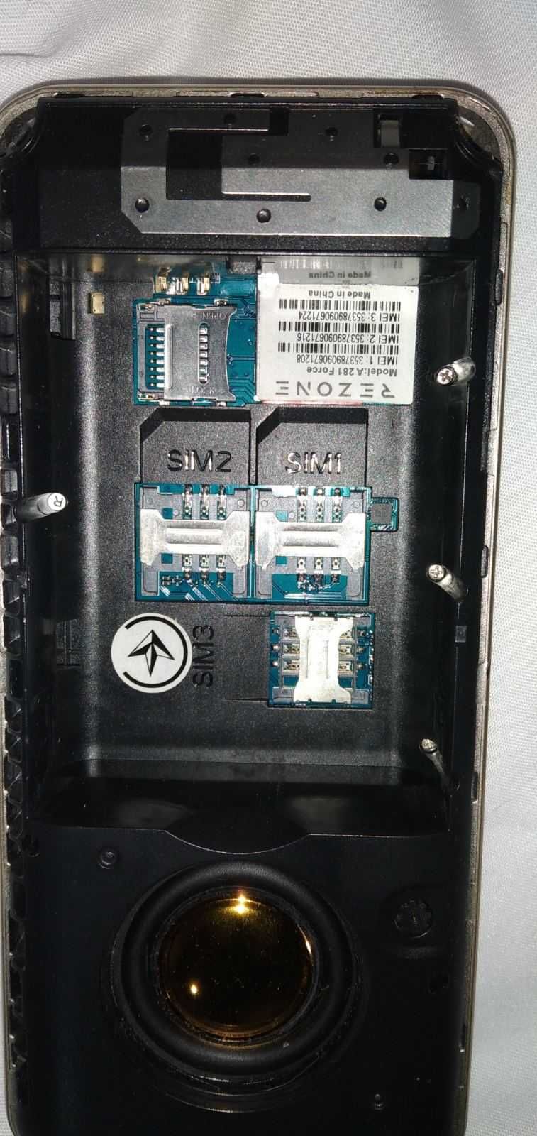 Мобильный телефон Rezone A281 Force Black на 3 сим карты!