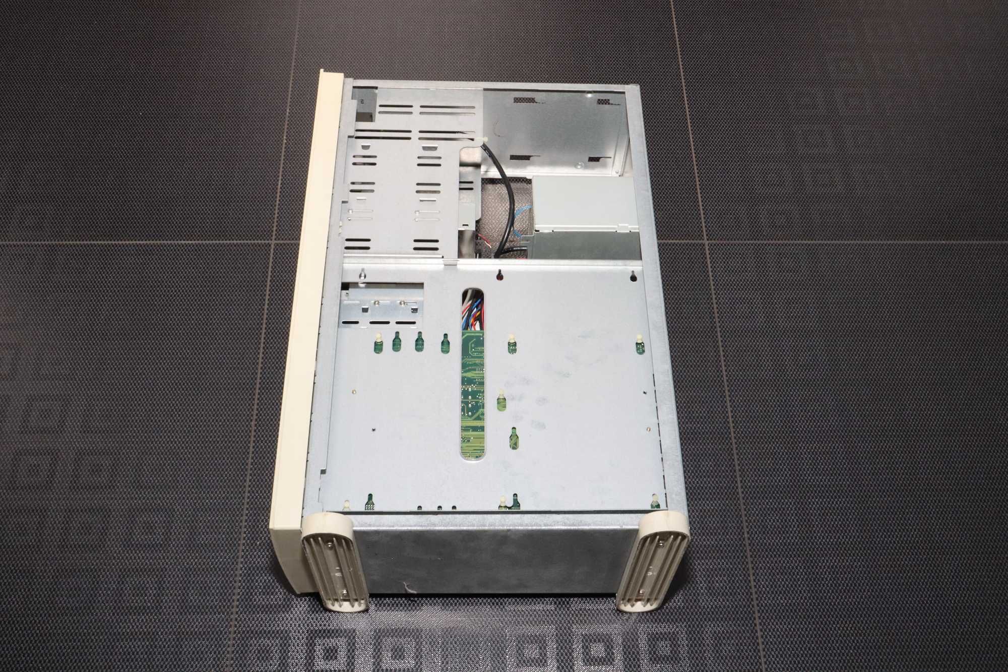 Komputer stacjonarny ESCOM zabytkowy PC z lat 90-tych Tower