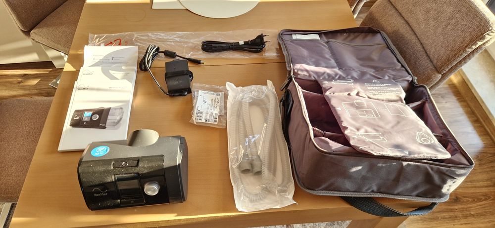 Aparat do bezdechu AirSense™ 10 z nawilżaczem i podgrzewaną rurą ResMe