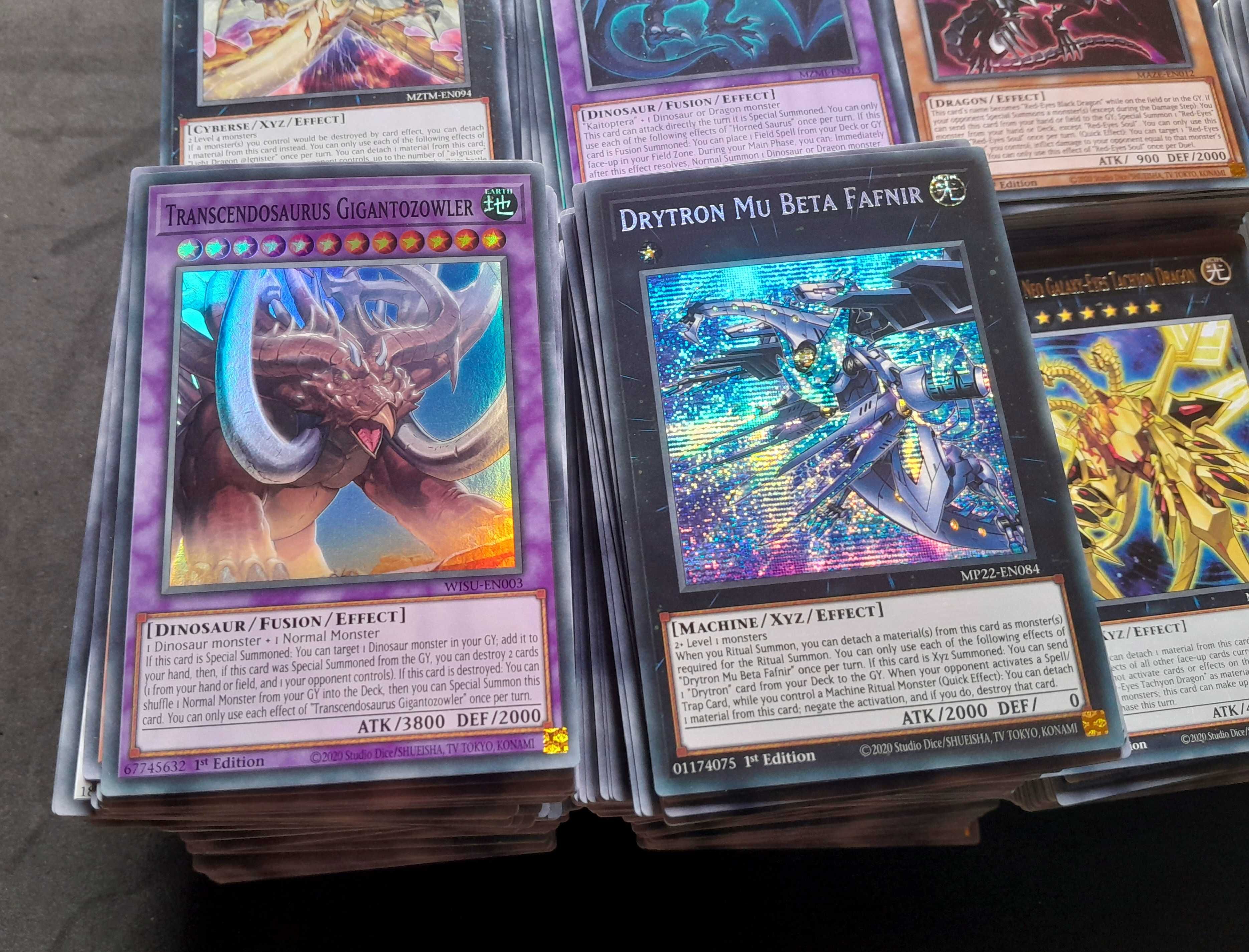 Yugioh- 700 Rares+400 S/U/Secret Rares