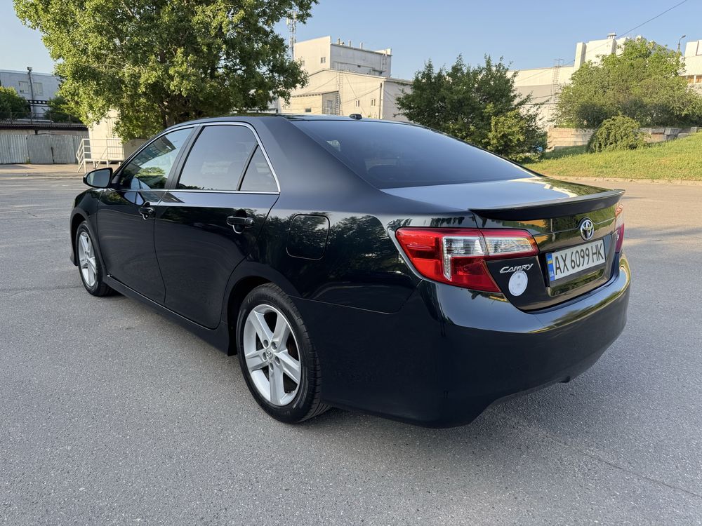 Продам TOYOTA Camry 2012 року