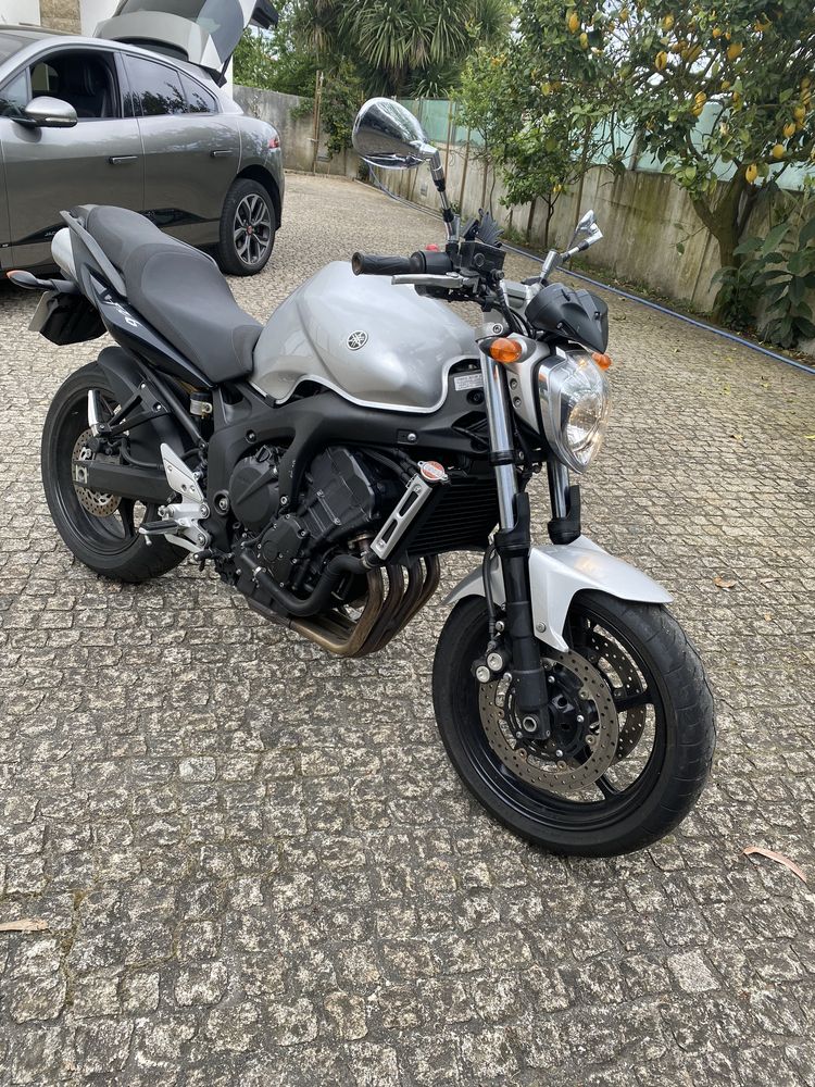 Yamaha FZ6 S2! Potência de 98cv e 600cc