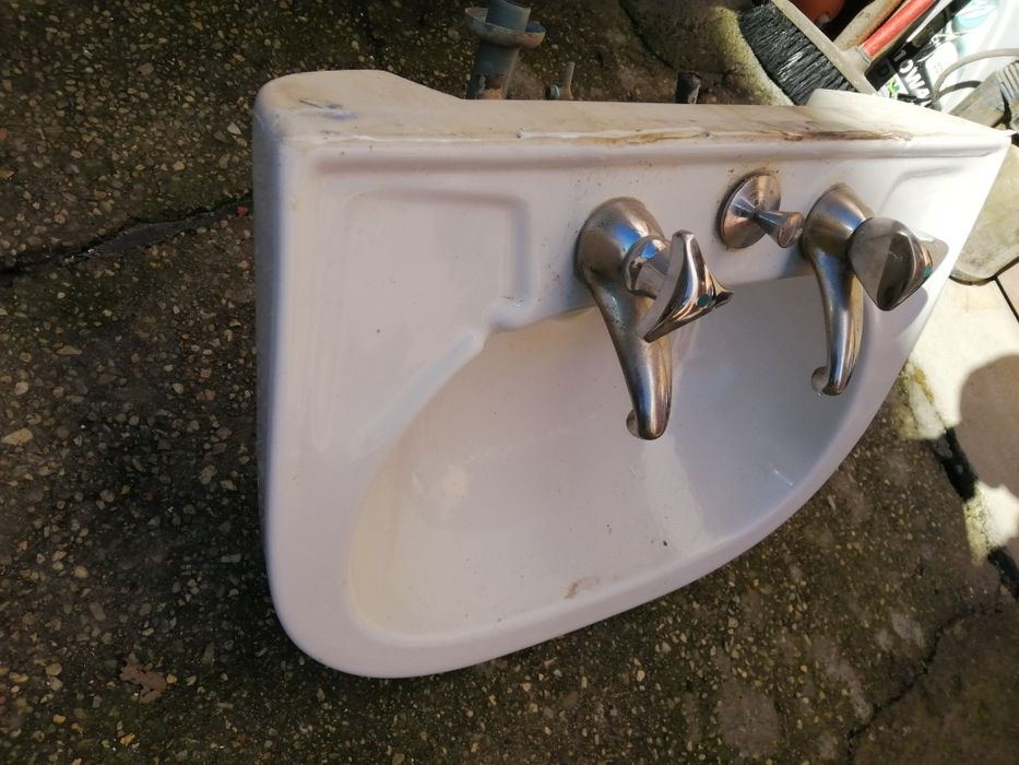 Lava mãos em porcelana